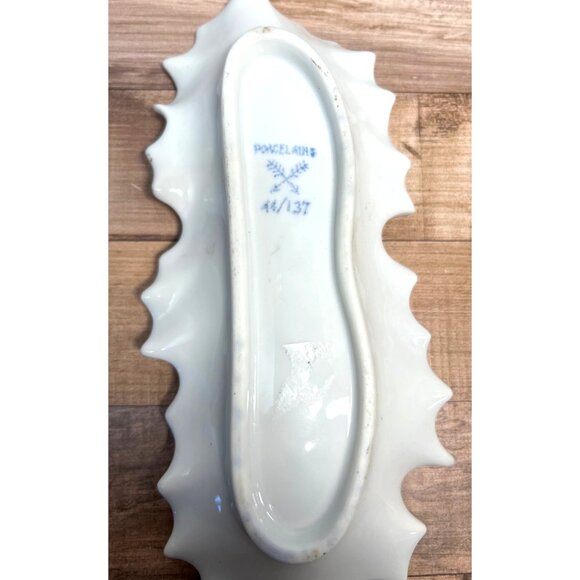 Vintage Porcelain Leaf-Shaped Trinket Dish With Hand-Painted Floral Design & Gol - Picture 4 of 4